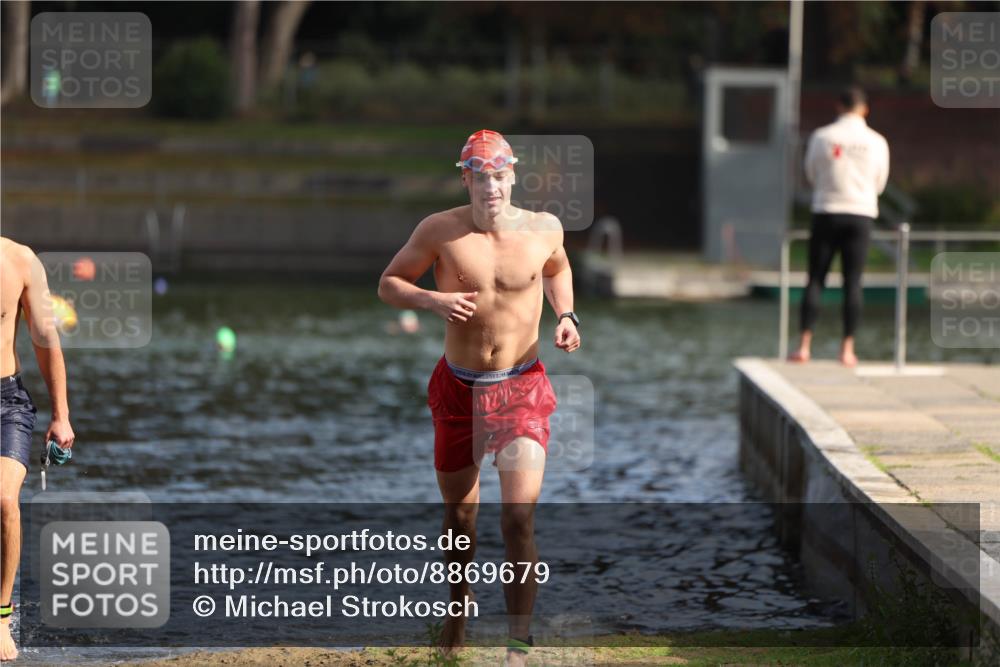 14.09.2025 - Stadtparktriathlon Michael Strokosch http://msf.ph/oto/8869679 14.09.2025 10:55:34 Schwimmen 828, 890, 911 meine-sportfotos.de