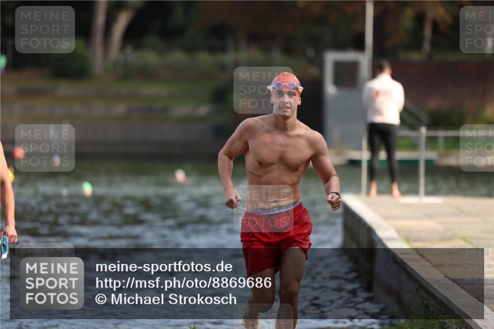 14.09.2025 - Stadtparktriathlon Michael Strokosch http://msf.ph/oto/8869686 14.09.2025 10:55:35 Schwimmen 828, 890, 911 meine-sportfotos.de