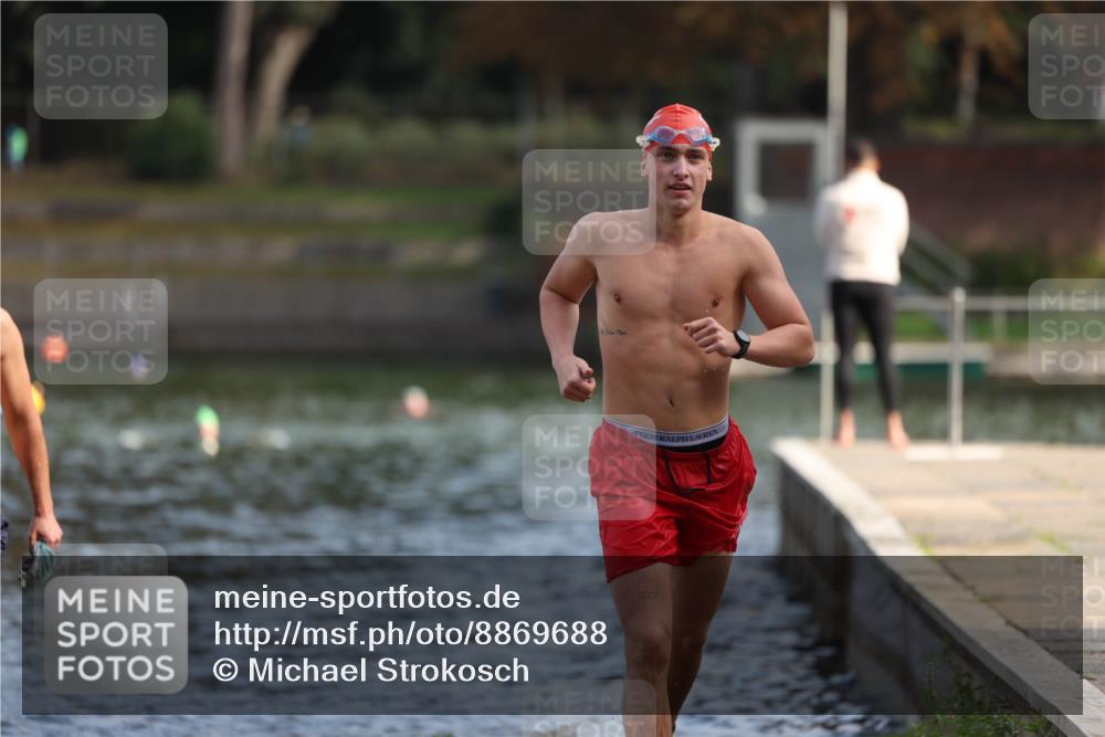 14.09.2025 - Stadtparktriathlon Michael Strokosch http://msf.ph/oto/8869688 14.09.2025 10:55:36 Schwimmen 828, 890, 911 meine-sportfotos.de