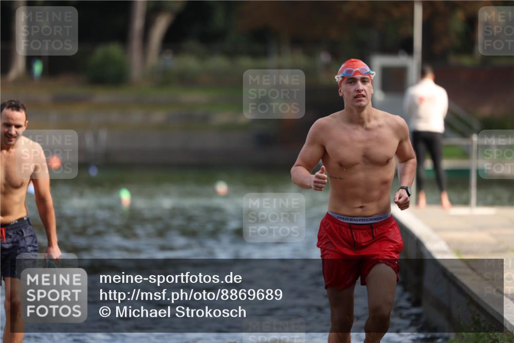 14.09.2025 - Stadtparktriathlon Michael Strokosch http://msf.ph/oto/8869689 14.09.2025 10:55:36 Schwimmen 828, 890, 911 meine-sportfotos.de