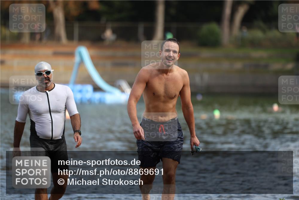 14.09.2025 - Stadtparktriathlon Michael Strokosch http://msf.ph/oto/8869691 14.09.2025 10:55:37 Schwimmen 828, 890, 911 meine-sportfotos.de