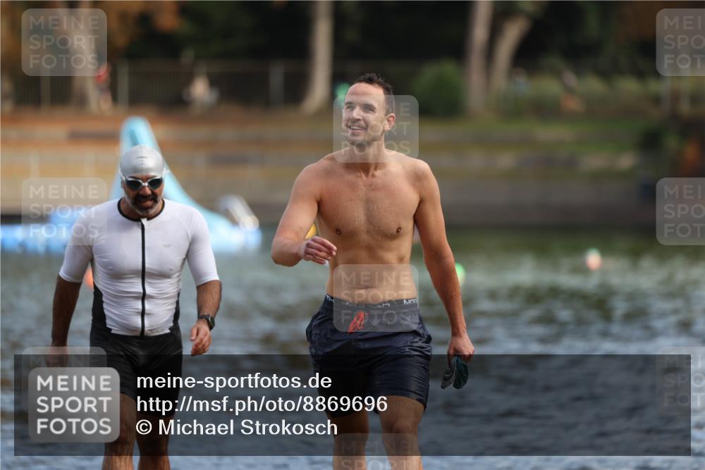 14.09.2025 - Stadtparktriathlon Michael Strokosch http://msf.ph/oto/8869696 14.09.2025 10:55:38 Schwimmen 828, 890, 911 meine-sportfotos.de