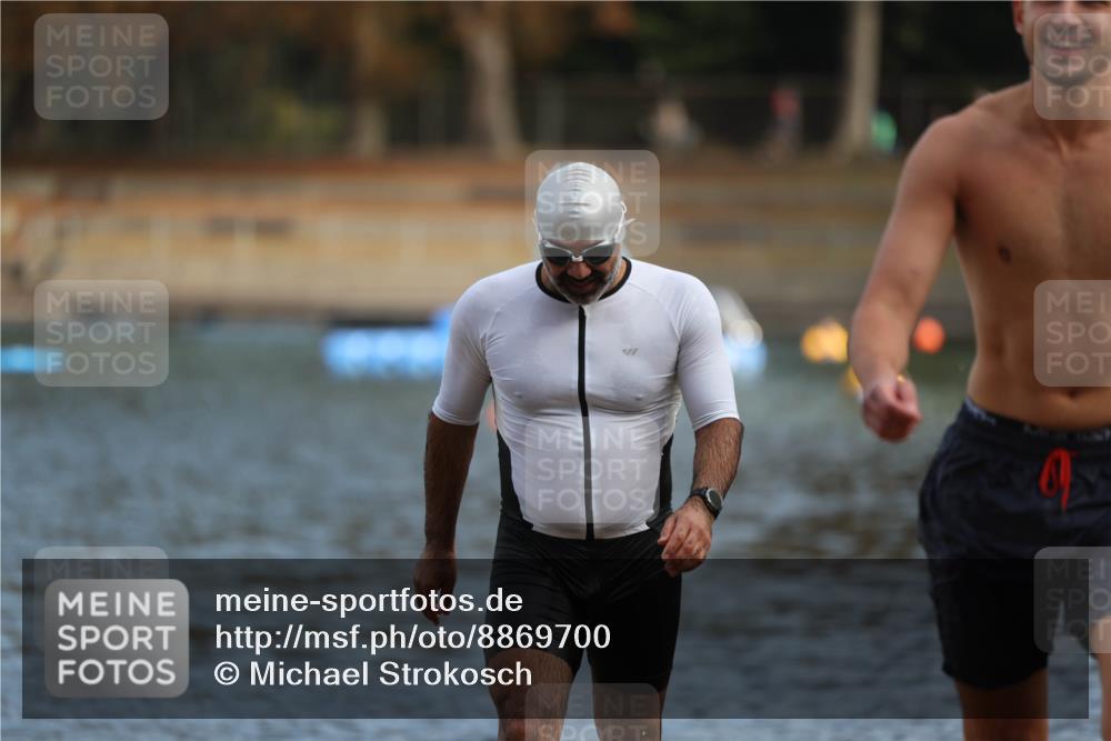 14.09.2025 - Stadtparktriathlon Michael Strokosch http://msf.ph/oto/8869700 14.09.2025 10:55:40 Schwimmen 828, 890, 911 meine-sportfotos.de