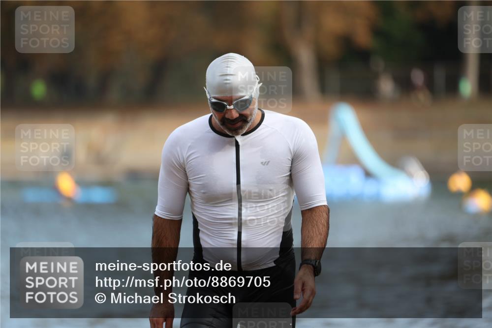 14.09.2025 - Stadtparktriathlon Michael Strokosch http://msf.ph/oto/8869705 14.09.2025 10:55:41 Schwimmen 828, 890, 911 meine-sportfotos.de