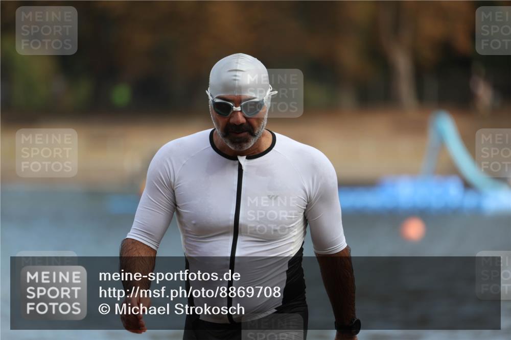 14.09.2025 - Stadtparktriathlon Michael Strokosch http://msf.ph/oto/8869708 14.09.2025 10:55:42 Schwimmen 828, 890, 911 meine-sportfotos.de