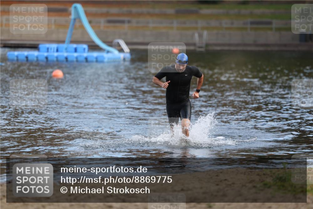 14.09.2025 - Stadtparktriathlon Michael Strokosch http://msf.ph/oto/8869775 14.09.2025 10:57:31 Schwimmen 824 meine-sportfotos.de