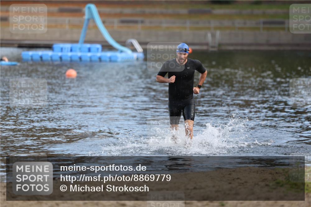 14.09.2025 - Stadtparktriathlon Michael Strokosch http://msf.ph/oto/8869779 14.09.2025 10:57:32 Schwimmen 824 meine-sportfotos.de