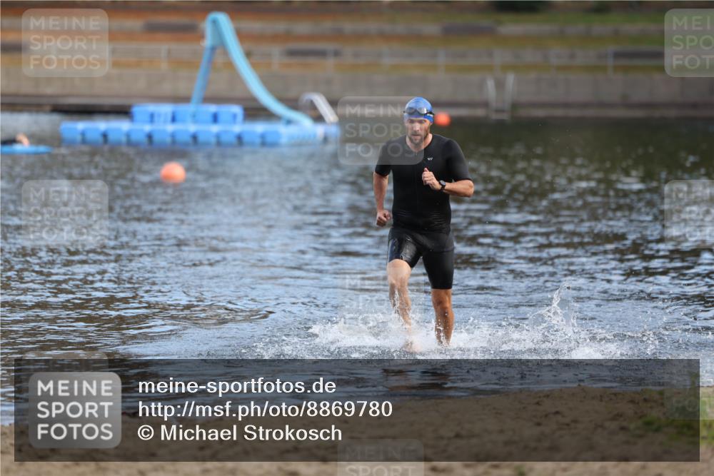 14.09.2025 - Stadtparktriathlon Michael Strokosch http://msf.ph/oto/8869780 14.09.2025 10:57:32 Schwimmen 824 meine-sportfotos.de