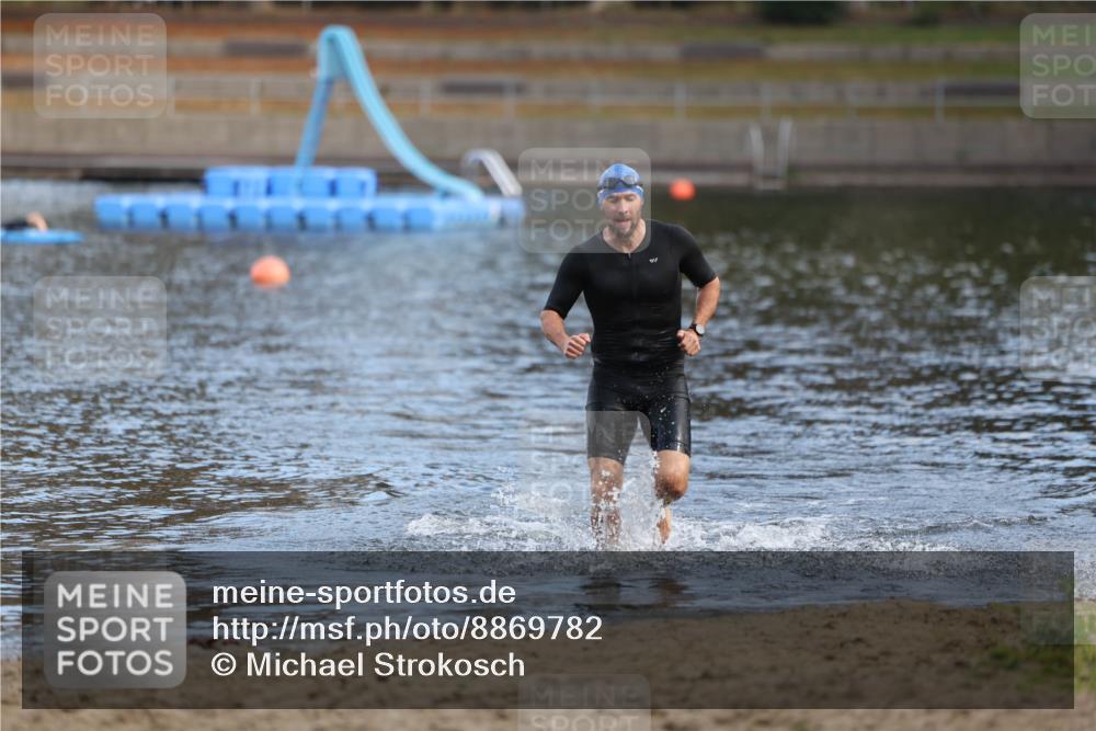 14.09.2025 - Stadtparktriathlon Michael Strokosch http://msf.ph/oto/8869782 14.09.2025 10:57:32 Schwimmen 824 meine-sportfotos.de