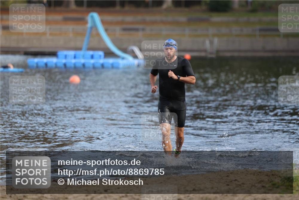 14.09.2025 - Stadtparktriathlon Michael Strokosch http://msf.ph/oto/8869785 14.09.2025 10:57:33 Schwimmen 824 meine-sportfotos.de