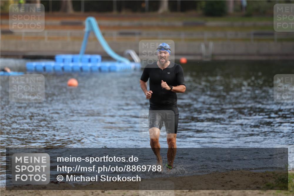 14.09.2025 - Stadtparktriathlon Michael Strokosch http://msf.ph/oto/8869788 14.09.2025 10:57:33 Schwimmen 824 meine-sportfotos.de