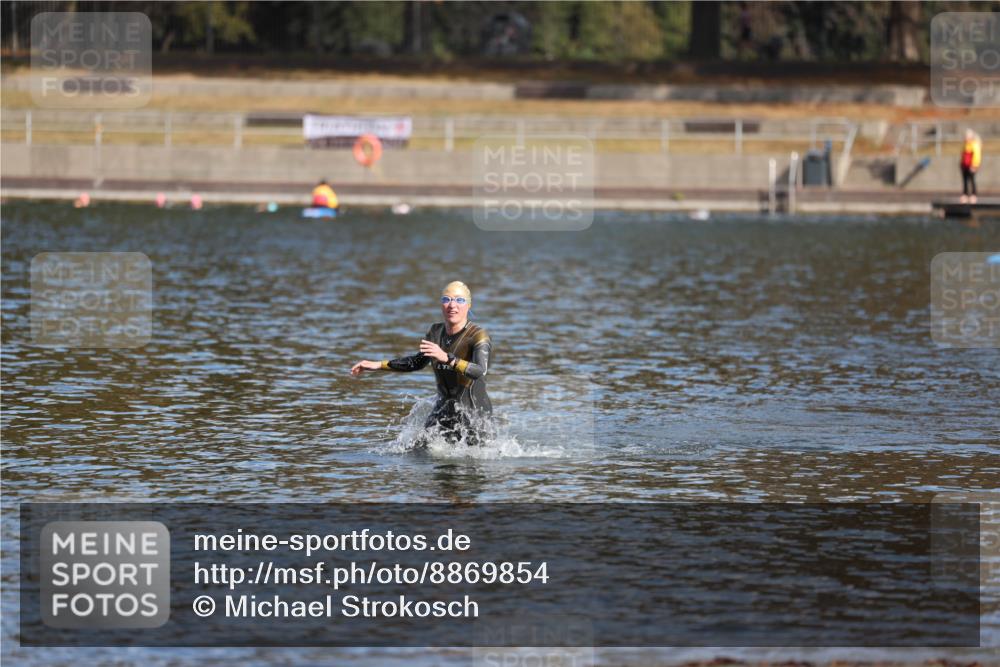 14.09.2025 - Stadtparktriathlon Michael Strokosch http://msf.ph/oto/8869854 14.09.2025 11:08:54 Schwimmen 1012 meine-sportfotos.de