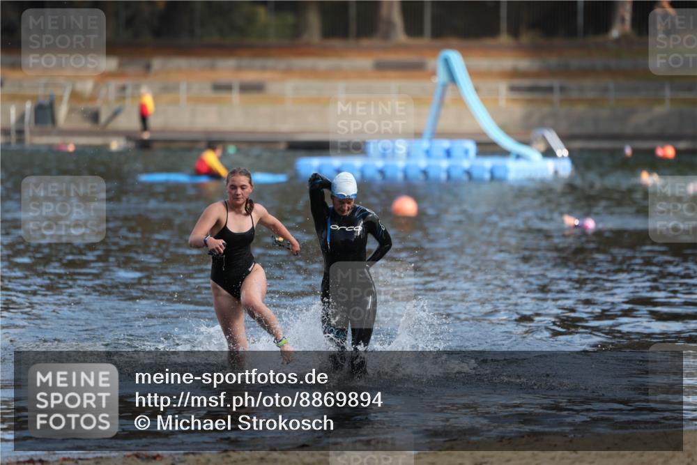 14.09.2025 - Stadtparktriathlon Michael Strokosch http://msf.ph/oto/8869894 14.09.2025 11:09:52 Schwimmen 940, 1016 meine-sportfotos.de