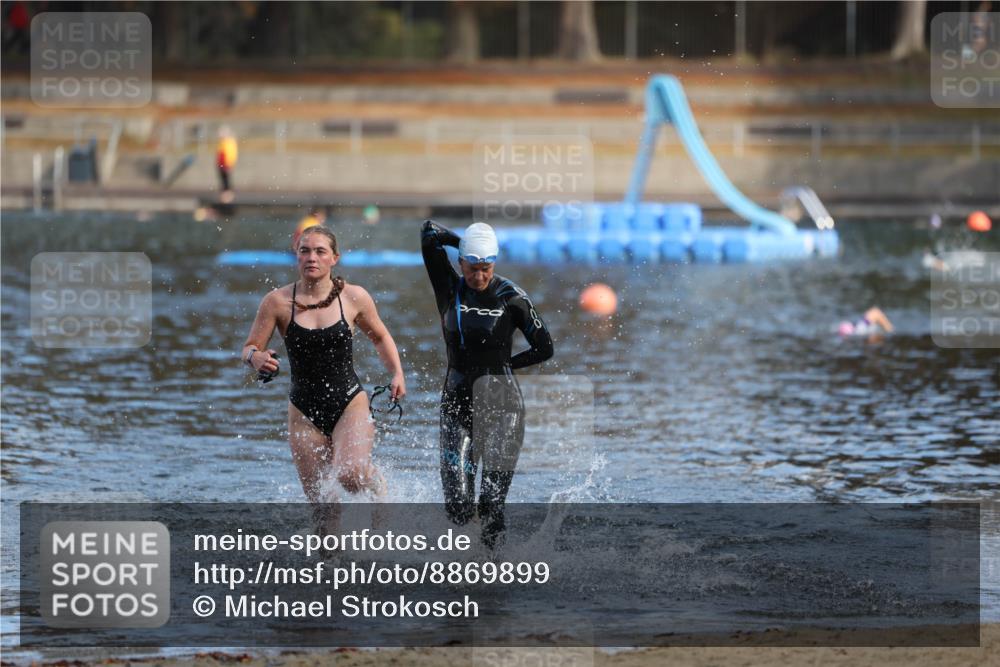 14.09.2025 - Stadtparktriathlon Michael Strokosch http://msf.ph/oto/8869899 14.09.2025 11:09:53 Schwimmen 940, 1016 meine-sportfotos.de