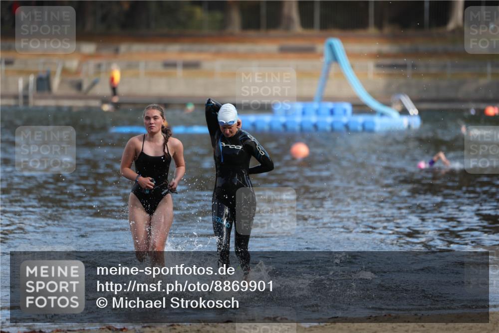 14.09.2025 - Stadtparktriathlon Michael Strokosch http://msf.ph/oto/8869901 14.09.2025 11:09:53 Schwimmen 940, 1016 meine-sportfotos.de