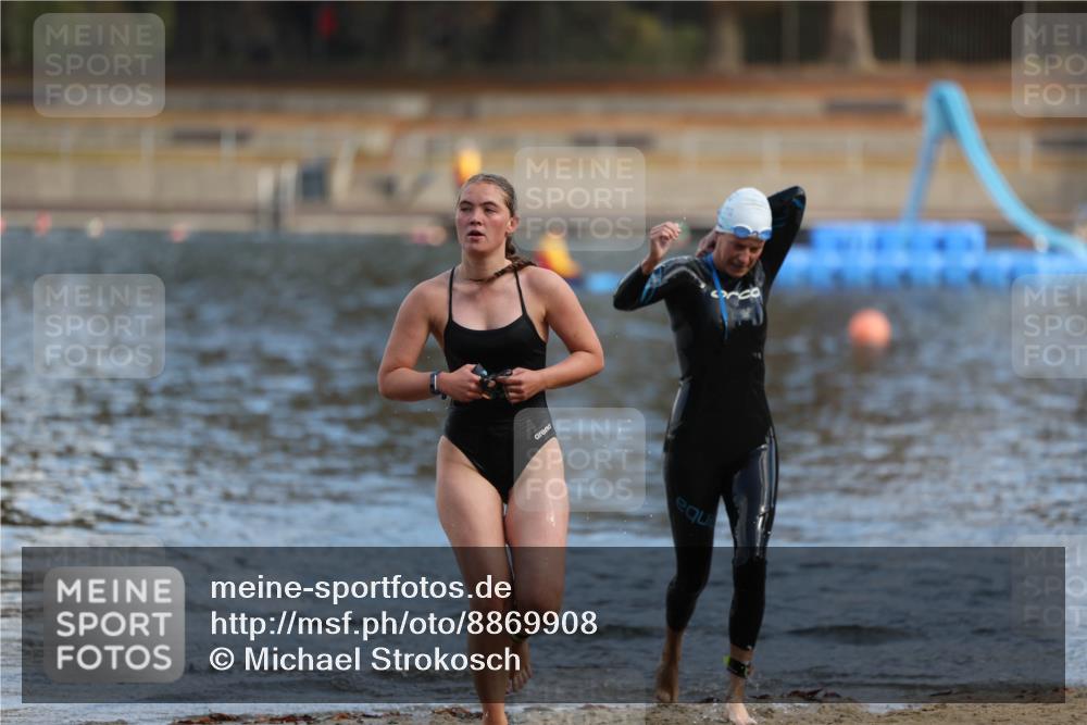 14.09.2025 - Stadtparktriathlon Michael Strokosch http://msf.ph/oto/8869908 14.09.2025 11:09:55 Schwimmen 940, 1016 meine-sportfotos.de