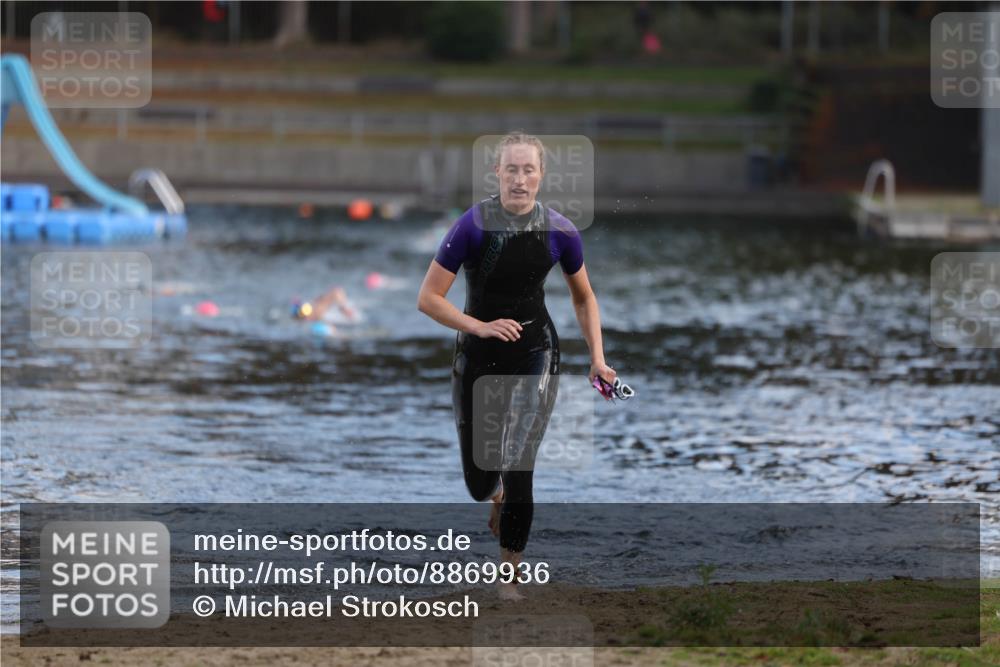 14.09.2025 - Stadtparktriathlon Michael Strokosch http://msf.ph/oto/8869936 14.09.2025 11:10:19 Schwimmen 943 meine-sportfotos.de