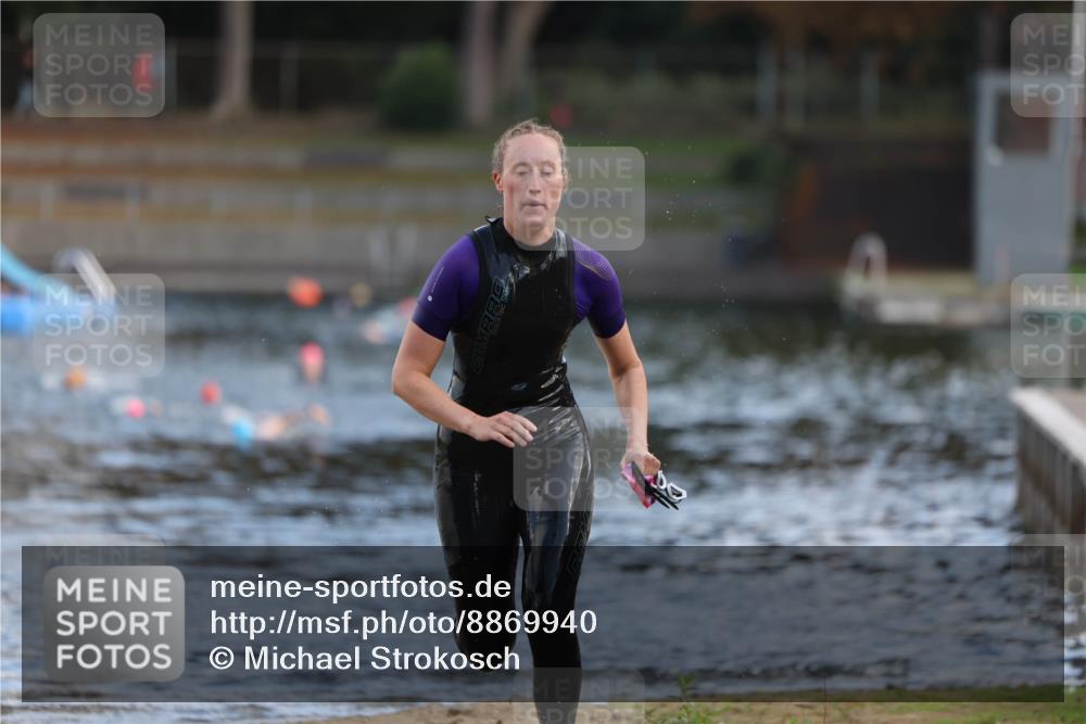 14.09.2025 - Stadtparktriathlon Michael Strokosch http://msf.ph/oto/8869940 14.09.2025 11:10:20 Schwimmen 943 meine-sportfotos.de