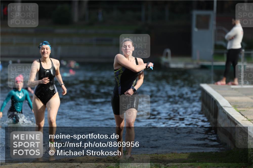 14.09.2025 - Stadtparktriathlon Michael Strokosch http://msf.ph/oto/8869956 14.09.2025 11:10:44 Schwimmen 950, 961, 967 meine-sportfotos.de