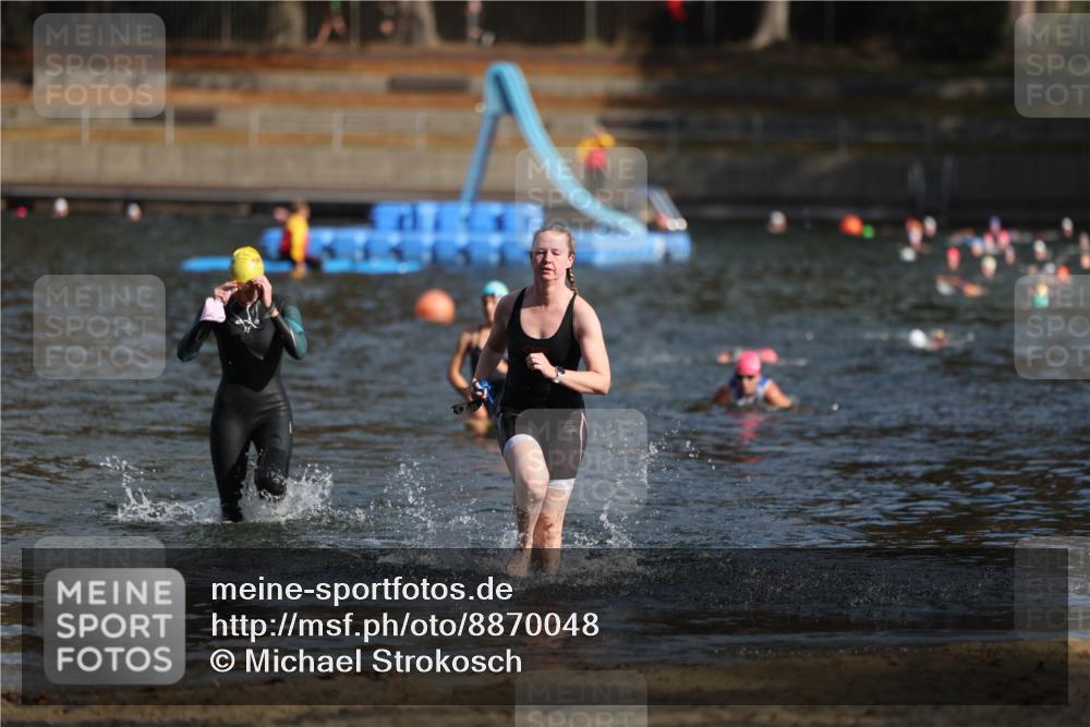 14.09.2025 - Stadtparktriathlon Michael Strokosch http://msf.ph/oto/8870048 14.09.2025 11:11:34 Schwimmen 951, 1000 meine-sportfotos.de