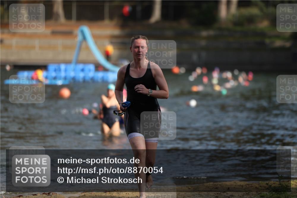 14.09.2025 - Stadtparktriathlon Michael Strokosch http://msf.ph/oto/8870054 14.09.2025 11:11:37 Schwimmen 951, 985, 1000 meine-sportfotos.de