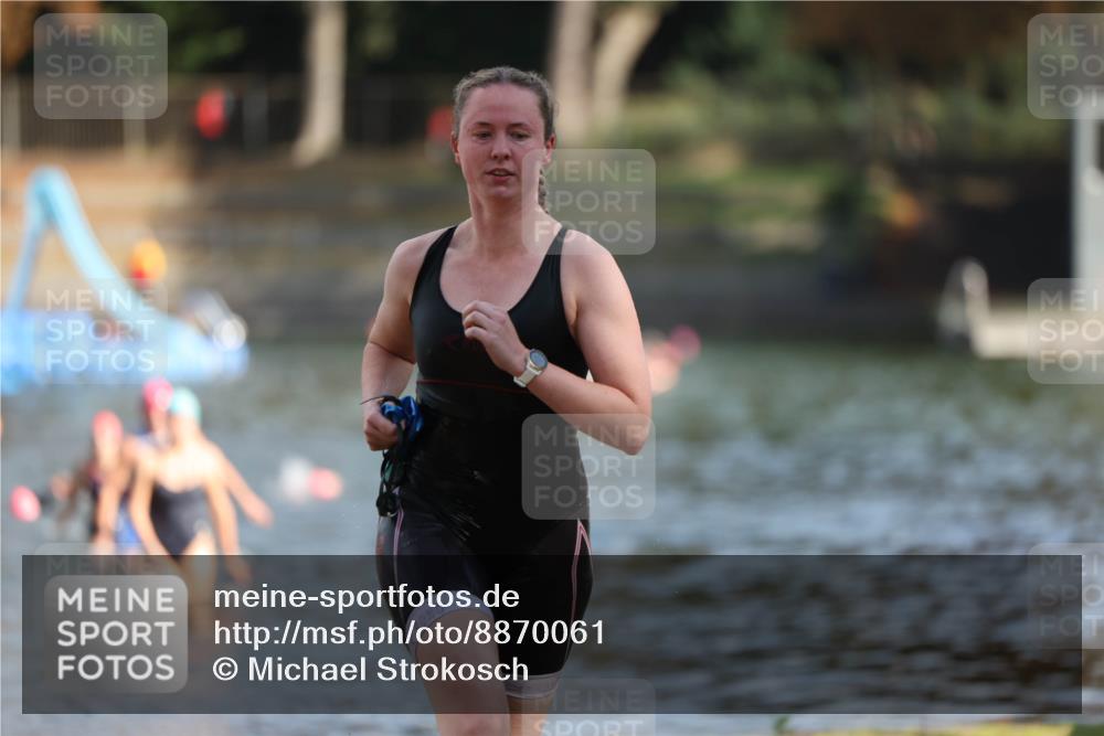 14.09.2025 - Stadtparktriathlon Michael Strokosch http://msf.ph/oto/8870061 14.09.2025 11:11:39 Schwimmen 951, 985, 987, 1000 meine-sportfotos.de