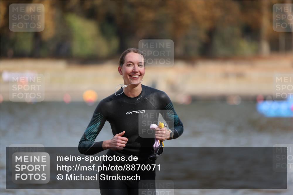 14.09.2025 - Stadtparktriathlon Michael Strokosch http://msf.ph/oto/8870071 14.09.2025 11:11:42 Schwimmen 951, 985, 987, 1000 meine-sportfotos.de