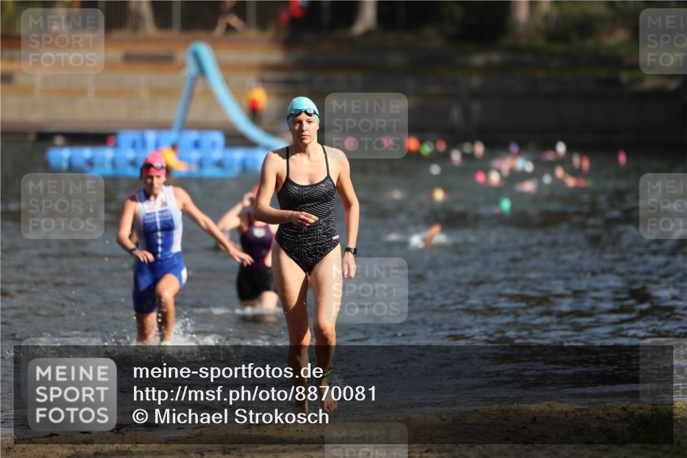 14.09.2025 - Stadtparktriathlon Michael Strokosch http://msf.ph/oto/8870081 14.09.2025 11:11:45 Schwimmen 951, 985, 987, 992 meine-sportfotos.de