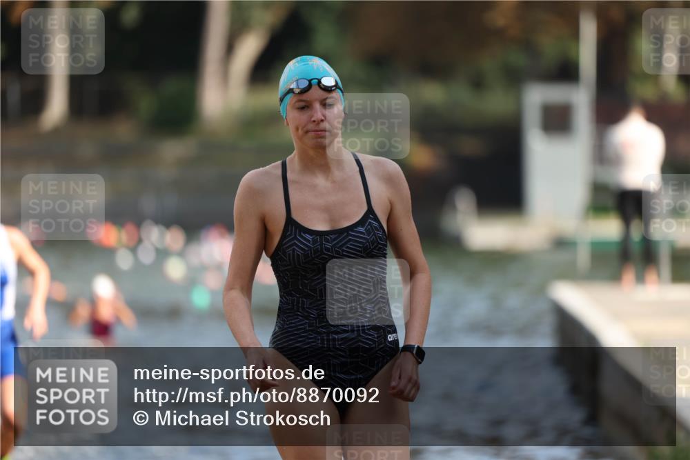 14.09.2025 - Stadtparktriathlon Michael Strokosch http://msf.ph/oto/8870092 14.09.2025 11:11:48 Schwimmen 985, 987, 992 meine-sportfotos.de
