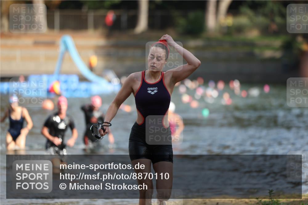 14.09.2025 - Stadtparktriathlon Michael Strokosch http://msf.ph/oto/8870110 14.09.2025 11:11:53 Schwimmen 955, 987, 992 meine-sportfotos.de