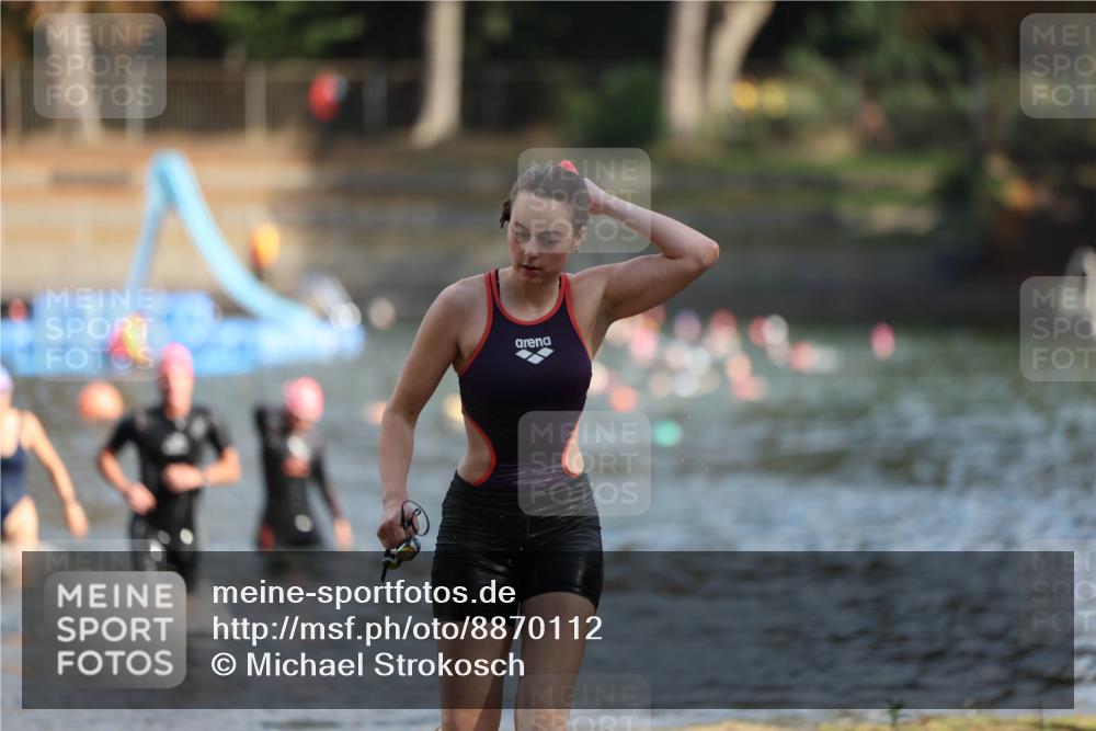 14.09.2025 - Stadtparktriathlon Michael Strokosch http://msf.ph/oto/8870112 14.09.2025 11:11:53 Schwimmen 955, 987, 992 meine-sportfotos.de