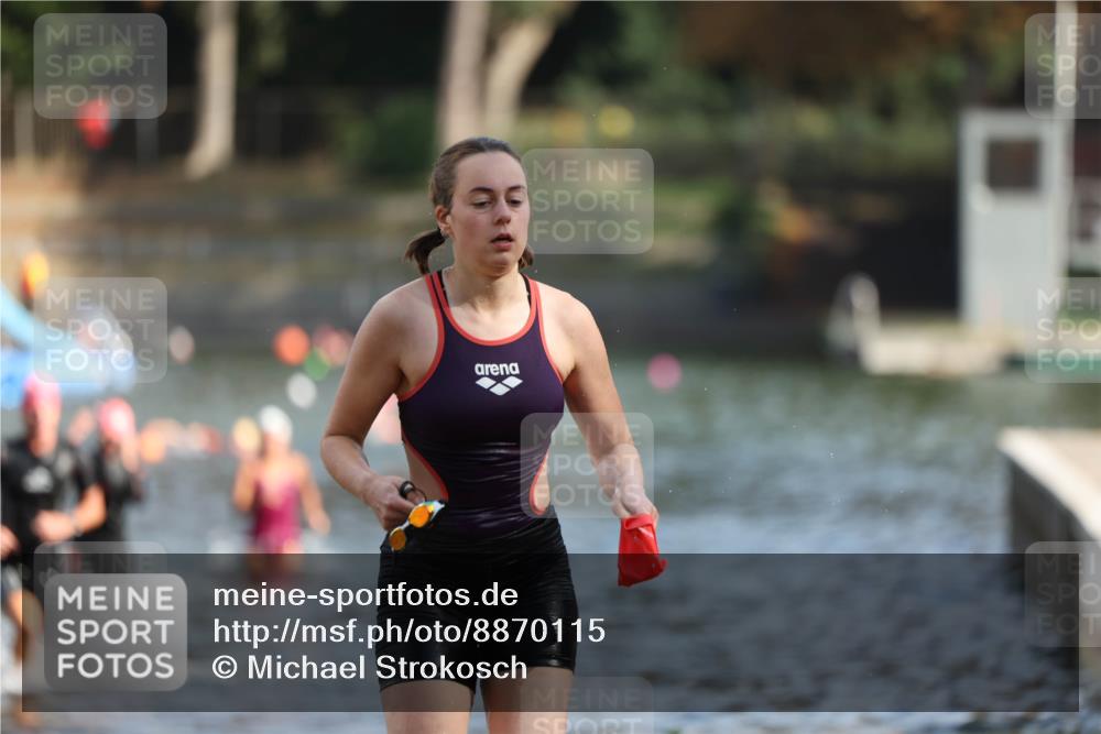 14.09.2025 - Stadtparktriathlon Michael Strokosch http://msf.ph/oto/8870115 14.09.2025 11:11:54 Schwimmen 955, 987, 992, 993 meine-sportfotos.de