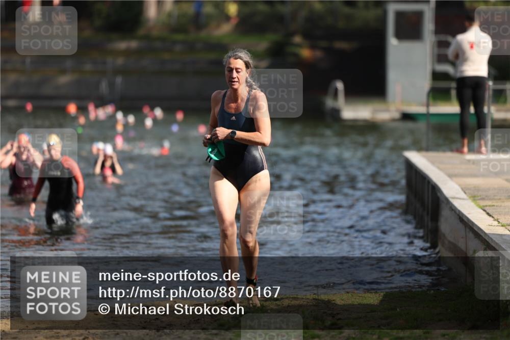 14.09.2025 - Stadtparktriathlon Michael Strokosch http://msf.ph/oto/8870167 14.09.2025 11:12:26 Schwimmen 934, 942, 976 meine-sportfotos.de