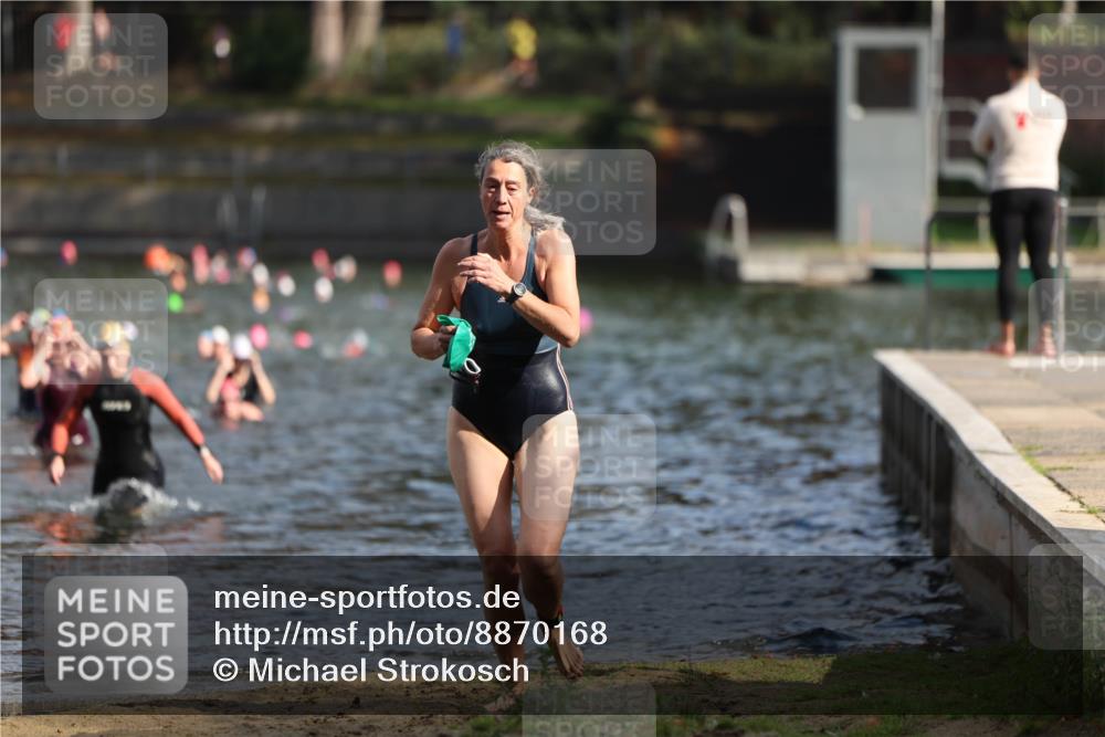 14.09.2025 - Stadtparktriathlon Michael Strokosch http://msf.ph/oto/8870168 14.09.2025 11:12:26 Schwimmen 934, 942, 976 meine-sportfotos.de
