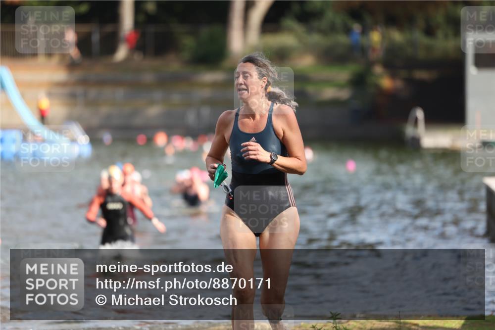 14.09.2025 - Stadtparktriathlon Michael Strokosch http://msf.ph/oto/8870171 14.09.2025 11:12:27 Schwimmen 934, 942, 976 meine-sportfotos.de