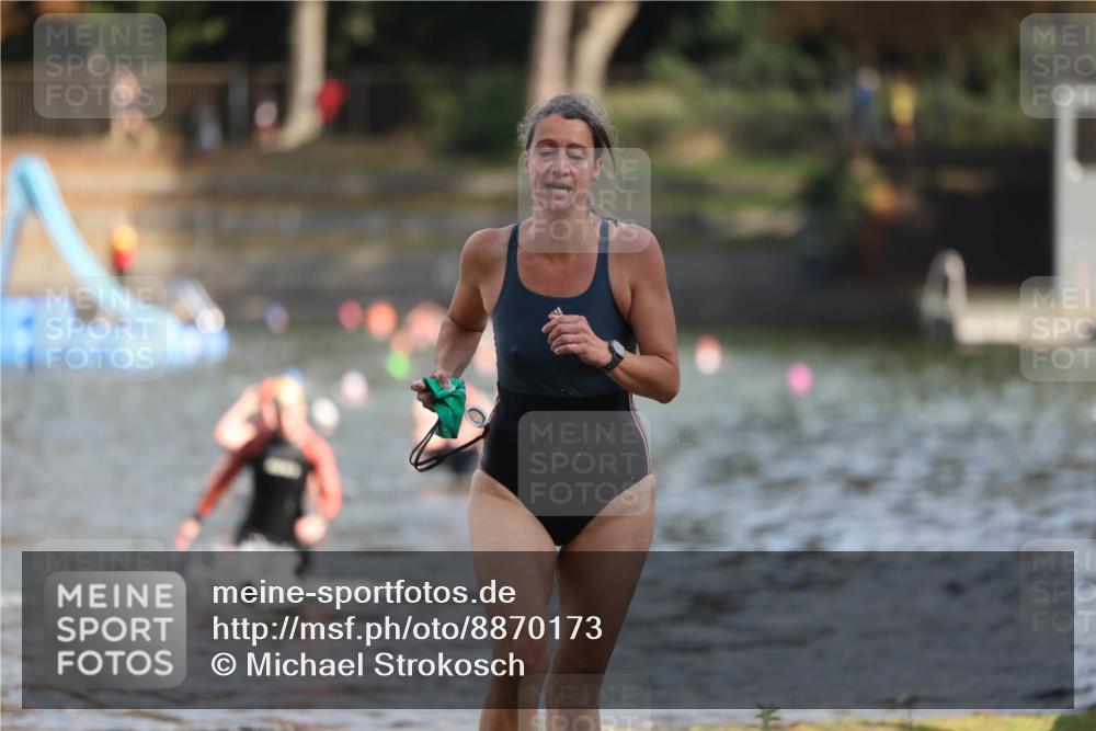 14.09.2025 - Stadtparktriathlon Michael Strokosch http://msf.ph/oto/8870173 14.09.2025 11:12:28 Schwimmen 934, 942, 976 meine-sportfotos.de