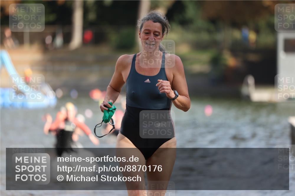 14.09.2025 - Stadtparktriathlon Michael Strokosch http://msf.ph/oto/8870176 14.09.2025 11:12:28 Schwimmen 934, 942, 976 meine-sportfotos.de
