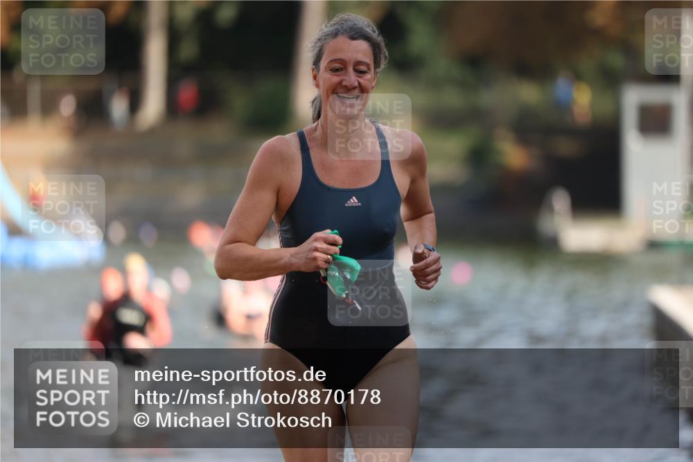 14.09.2025 - Stadtparktriathlon Michael Strokosch http://msf.ph/oto/8870178 14.09.2025 11:12:29 Schwimmen 934, 942, 976 meine-sportfotos.de