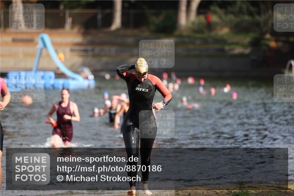 14.09.2025 - Stadtparktriathlon Michael Strokosch http://msf.ph/oto/8870186 14.09.2025 11:12:34 Schwimmen 932, 934, 976, 1015 meine-sportfotos.de