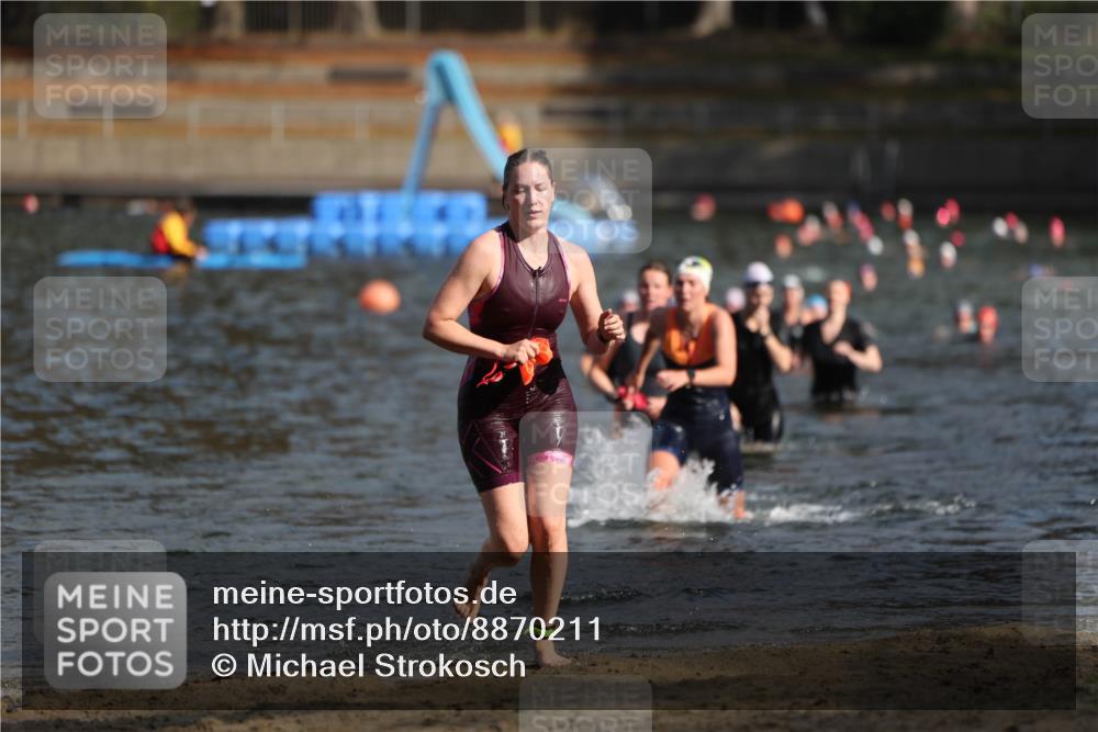 14.09.2025 - Stadtparktriathlon Michael Strokosch http://msf.ph/oto/8870211 14.09.2025 11:12:40 Schwimmen 932, 934, 976, 979, 1015 meine-sportfotos.de