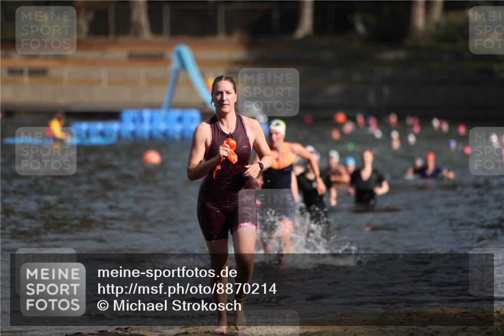 14.09.2025 - Stadtparktriathlon Michael Strokosch http://msf.ph/oto/8870214 14.09.2025 11:12:40 Schwimmen 932, 934, 976, 979, 1015 meine-sportfotos.de
