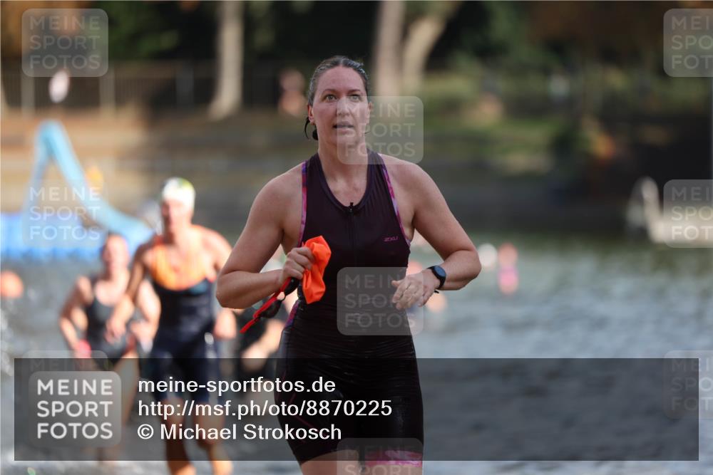 14.09.2025 - Stadtparktriathlon Michael Strokosch http://msf.ph/oto/8870225 14.09.2025 11:12:43 Schwimmen 932, 935, 979, 984, 996, 1015 meine-sportfotos.de