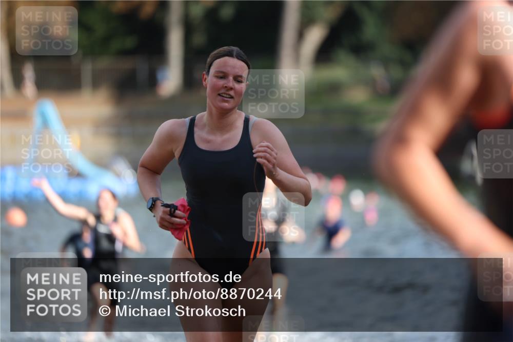 14.09.2025 - Stadtparktriathlon Michael Strokosch http://msf.ph/oto/8870244 14.09.2025 11:12:47 Schwimmen 925, 932, 935, 979, 984, 996, 1015 meine-sportfotos.de