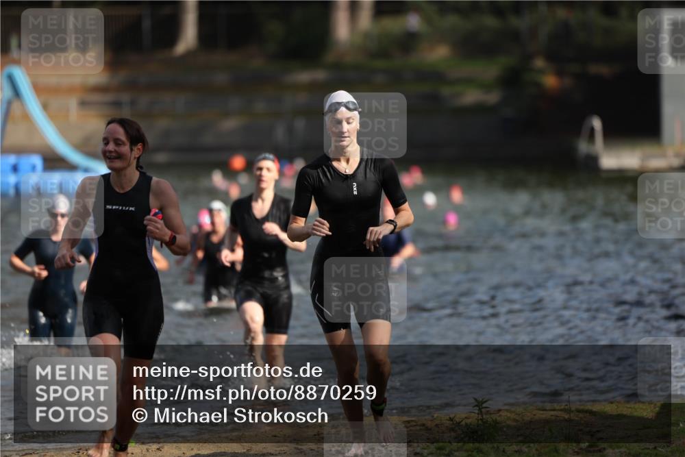 14.09.2025 - Stadtparktriathlon Michael Strokosch http://msf.ph/oto/8870259 14.09.2025 11:12:51 Schwimmen 925, 935, 969, 979, 984, 996, 1009 meine-sportfotos.de