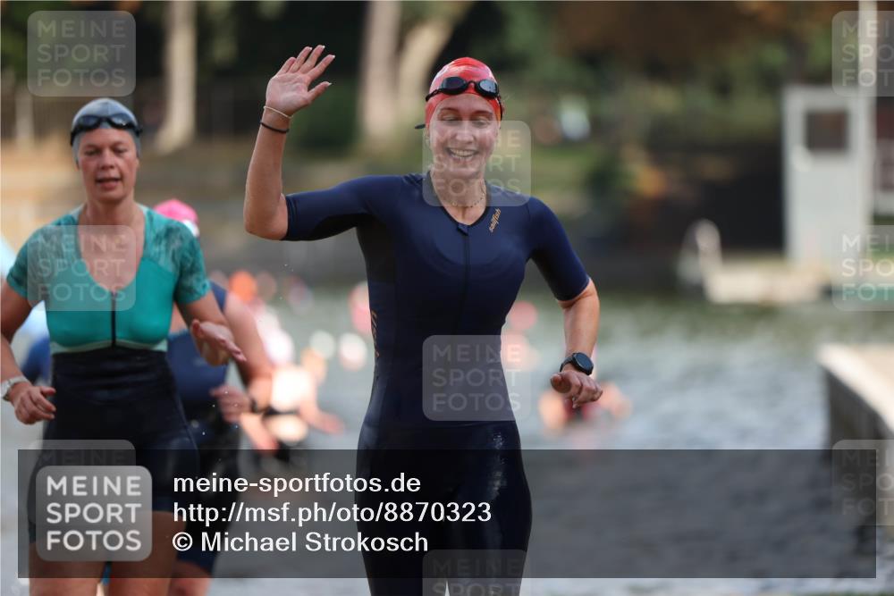 14.09.2025 - Stadtparktriathlon Michael Strokosch http://msf.ph/oto/8870323 14.09.2025 11:13:09 Schwimmen 927, 945, 947, 990, 1001, 1006 meine-sportfotos.de