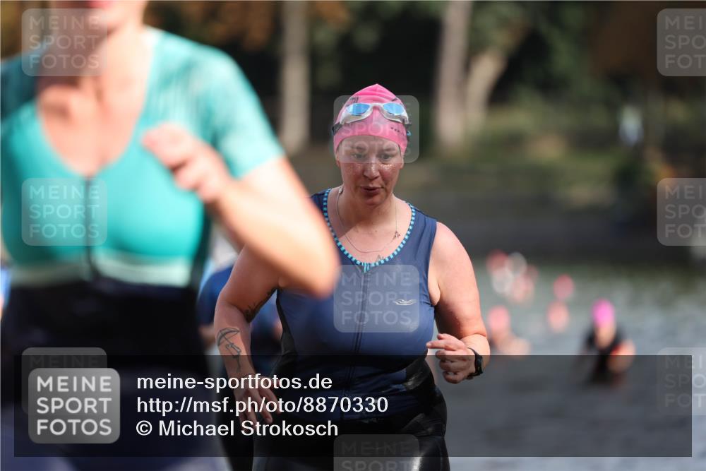 14.09.2025 - Stadtparktriathlon Michael Strokosch http://msf.ph/oto/8870330 14.09.2025 11:13:11 Schwimmen 927, 945, 947, 990, 1001, 1006 meine-sportfotos.de