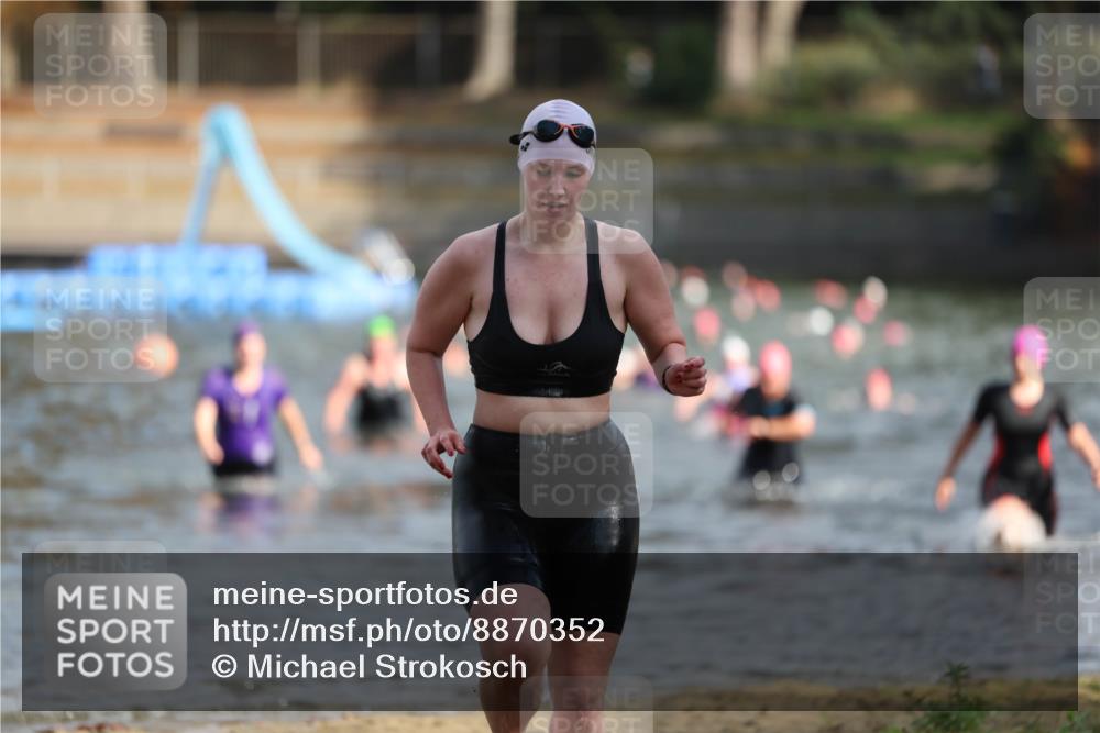 14.09.2025 - Stadtparktriathlon Michael Strokosch http://msf.ph/oto/8870352 14.09.2025 11:13:20 Schwimmen 927, 944, 975, 1001 meine-sportfotos.de