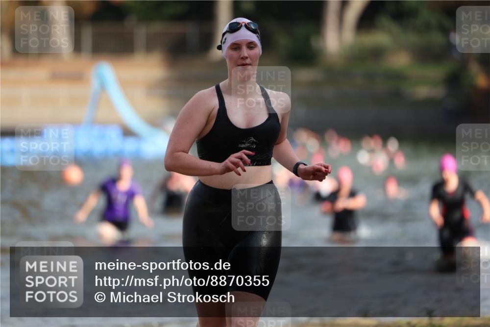 14.09.2025 - Stadtparktriathlon Michael Strokosch http://msf.ph/oto/8870355 14.09.2025 11:13:21 Schwimmen 927, 944, 975, 1001 meine-sportfotos.de