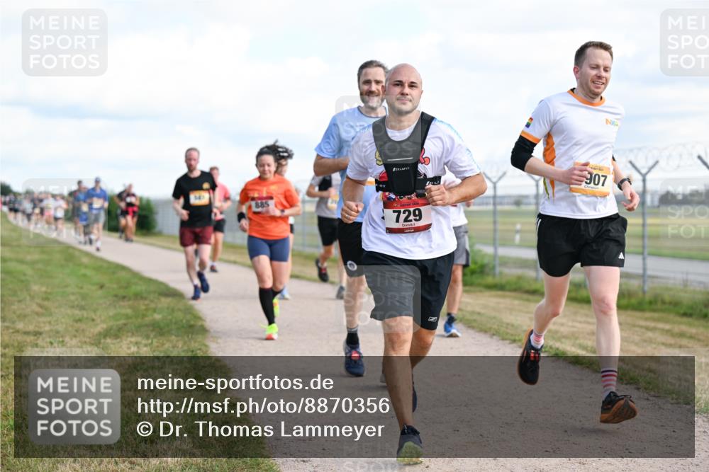 14.09.2025 - Airport Race Dr. Thomas Lammeyer http://msf.ph/oto/8870356 14.09.2025 12:14:50 Laufen 885, 729, 907 meine-sportfotos.de