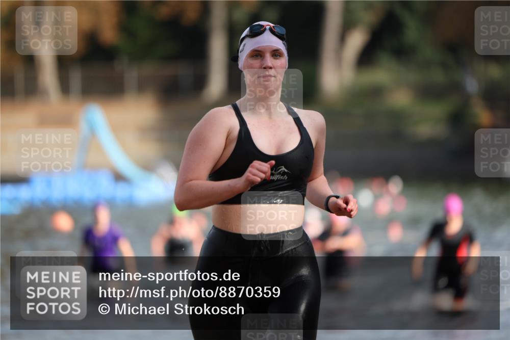 14.09.2025 - Stadtparktriathlon Michael Strokosch http://msf.ph/oto/8870359 14.09.2025 11:13:21 Schwimmen 927, 944, 975, 1001 meine-sportfotos.de